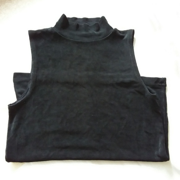 Black top - Picture 5 of 5